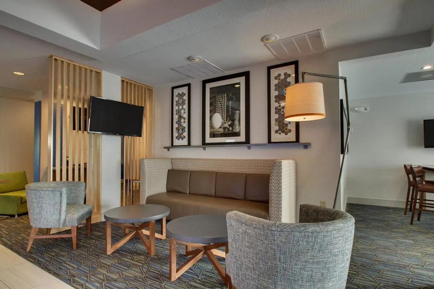 Holiday Inn Express & Suites Morris by IHG LOUNGE_LOBBY
