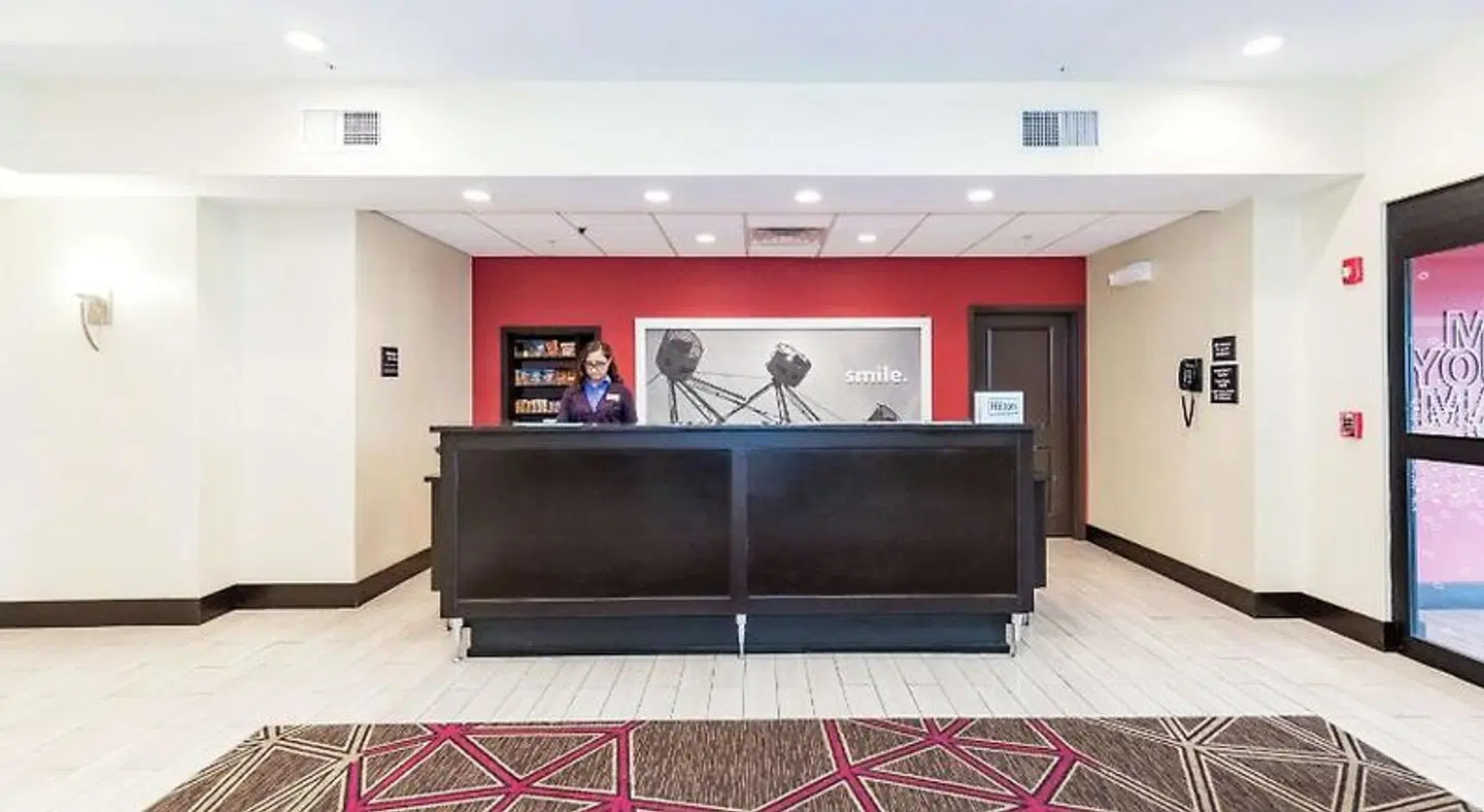 Hampton Inn & Suites Sandusky/Milan LOUNGE_LOBBY