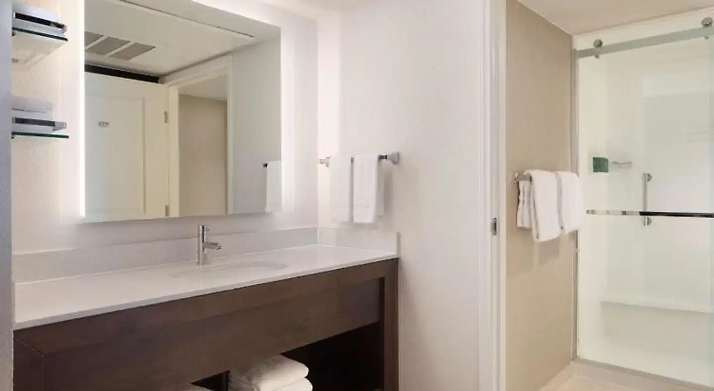 Sonesta ES Suites Fresno Badezimmer