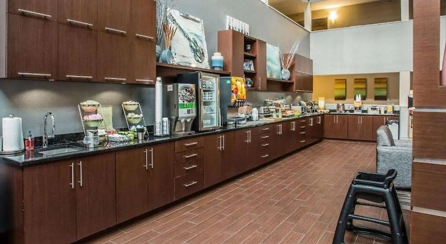 Quality Suites Nashville Airport Restaurant