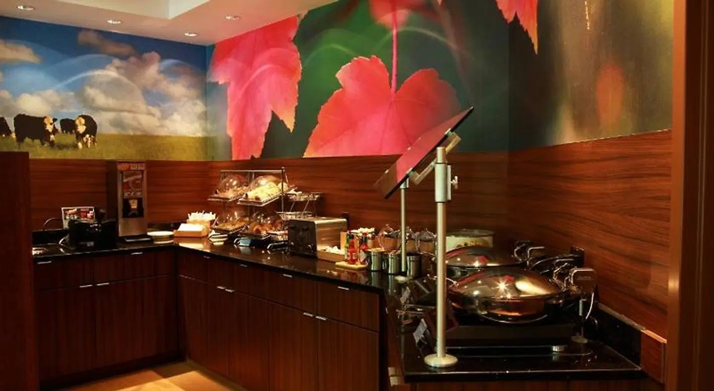 Spark by Hilton Traverse City Restaurant