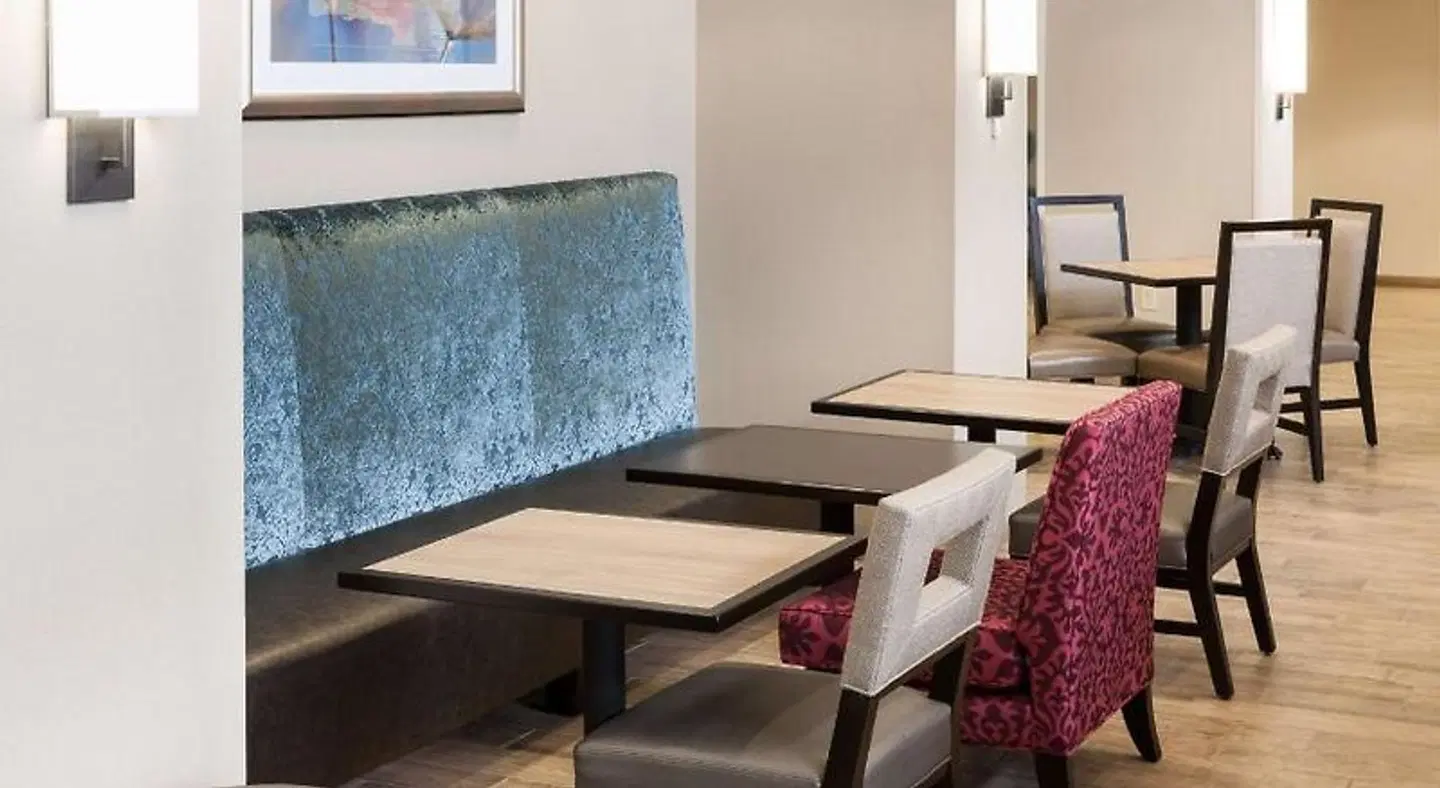 Hampton Inn & Suites Davenport ROOM_EXAMPLE