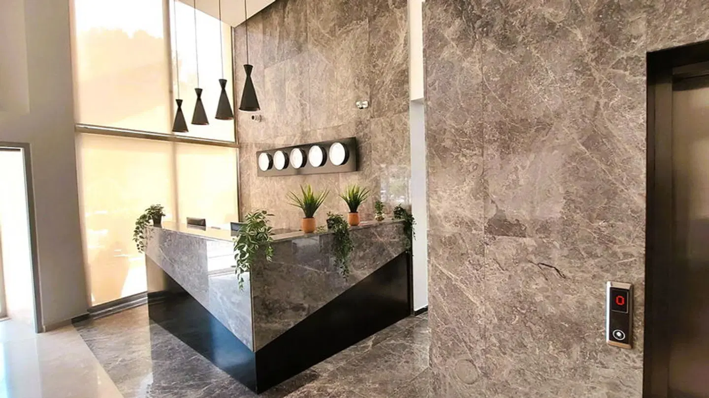 Crown Salamis Hotel Badezimmer