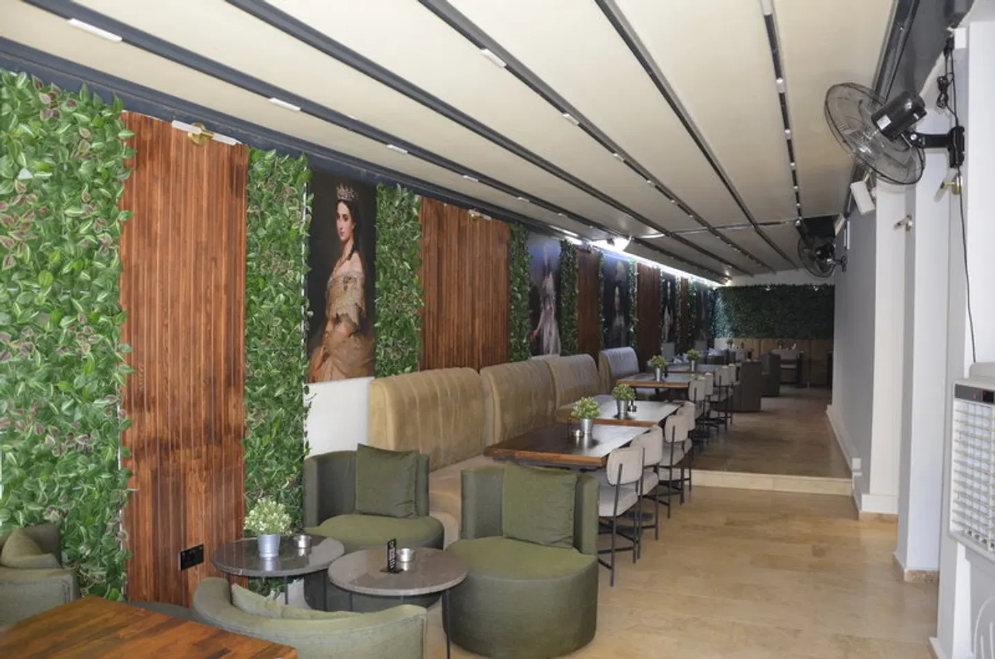 Crown Salamis Hotel Restaurant