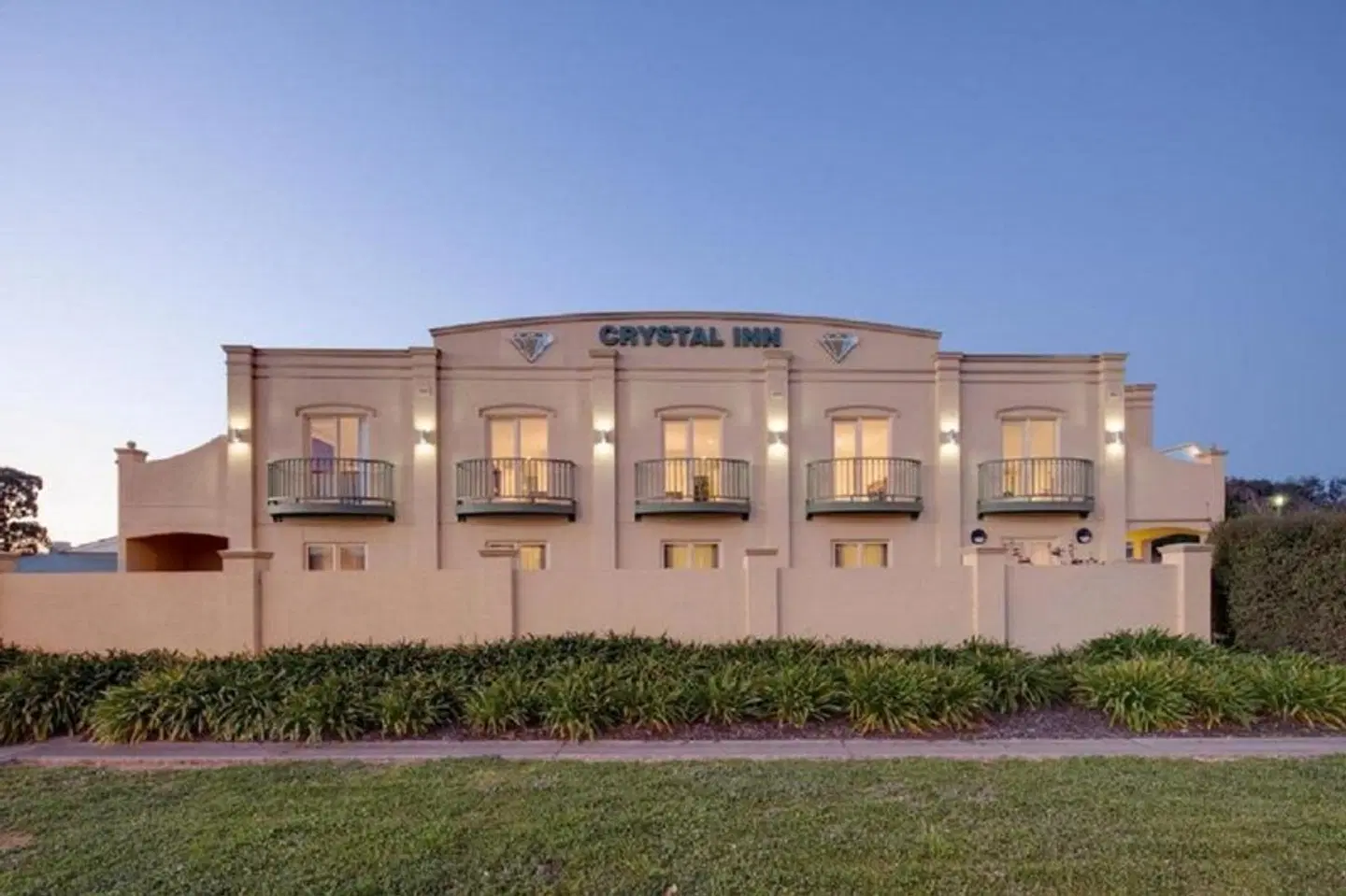 Best Western Crystal Inn EXTERIOR