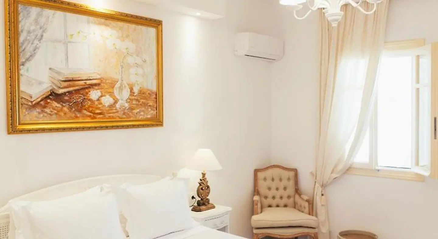 The White Suites ROOM_EXAMPLE