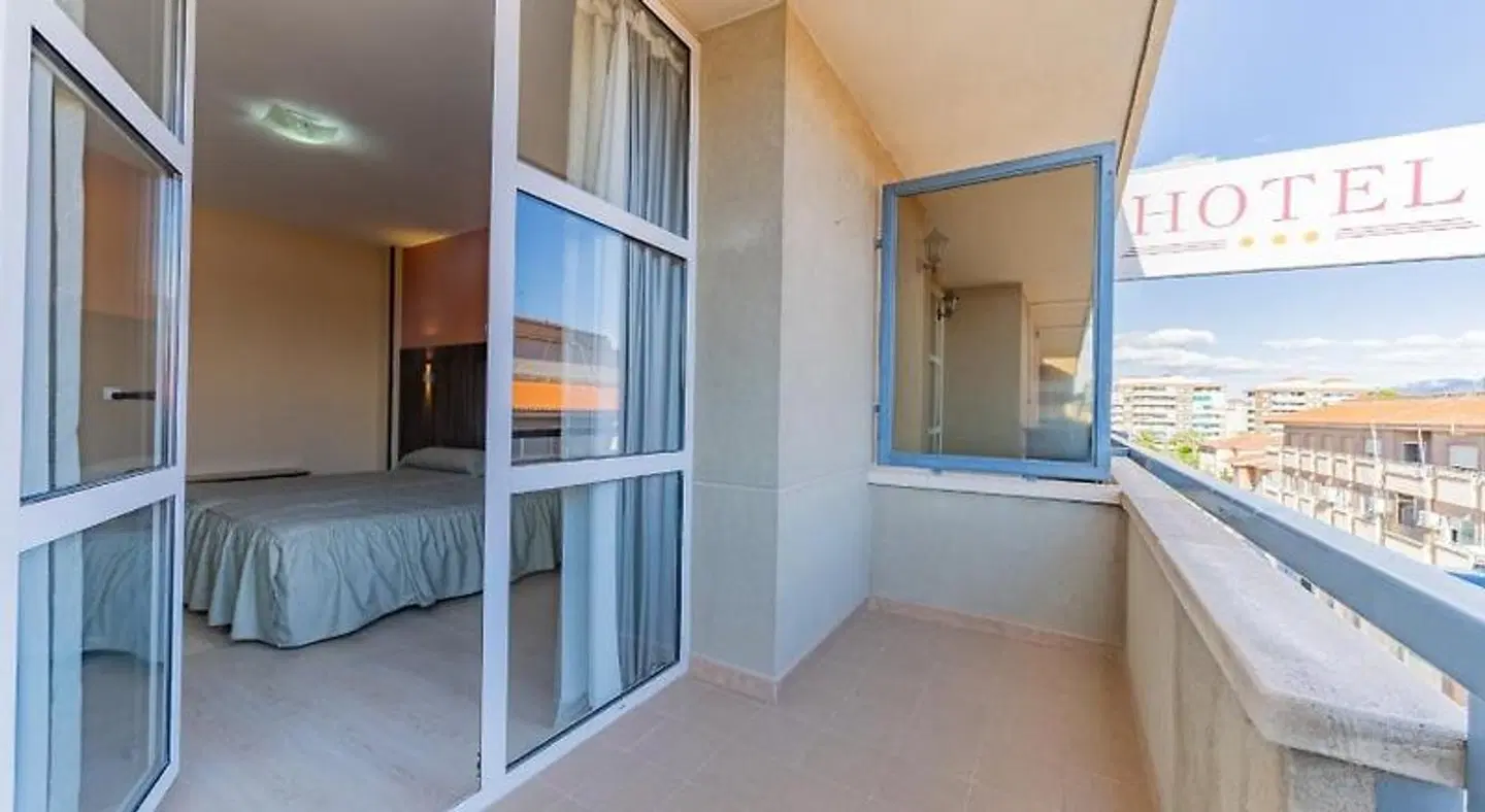 Monreal ROOM_EXAMPLE