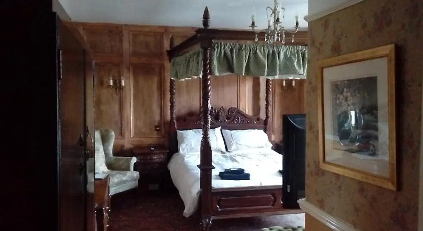 Neuadd Arms Hotel Restaurant