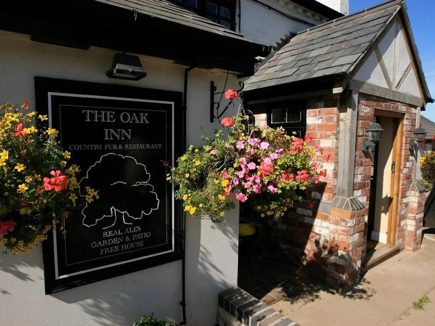The Oak Inn Staplow EXTERIOR