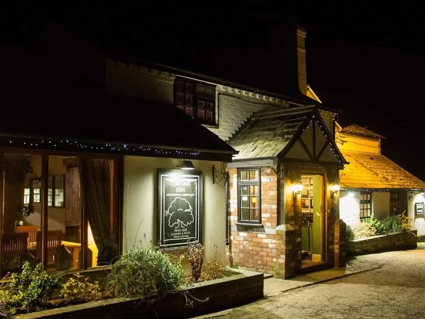 The Oak Inn Staplow EXTERIOR