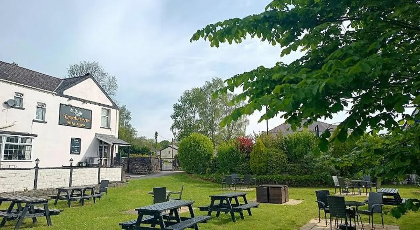 The Ynyscedwyn Arms Hotel Garten