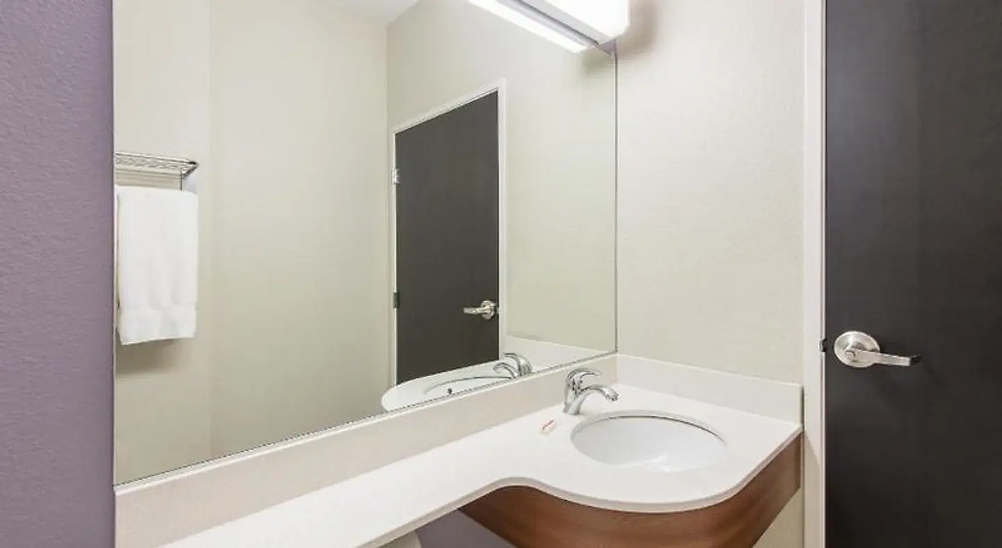 Microtel Inn & Suites by Wyndham Cadiz Badezimmer