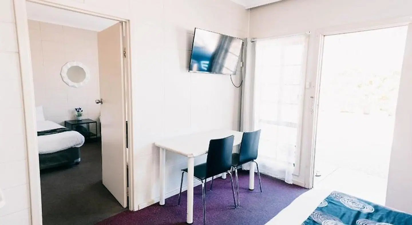 Motel Poinsettia ROOM_EXAMPLE