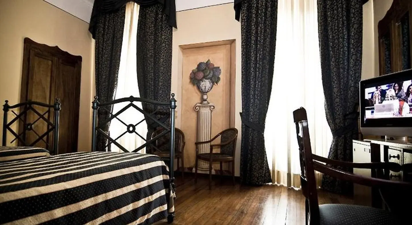 Regina ROOM_EXAMPLE
