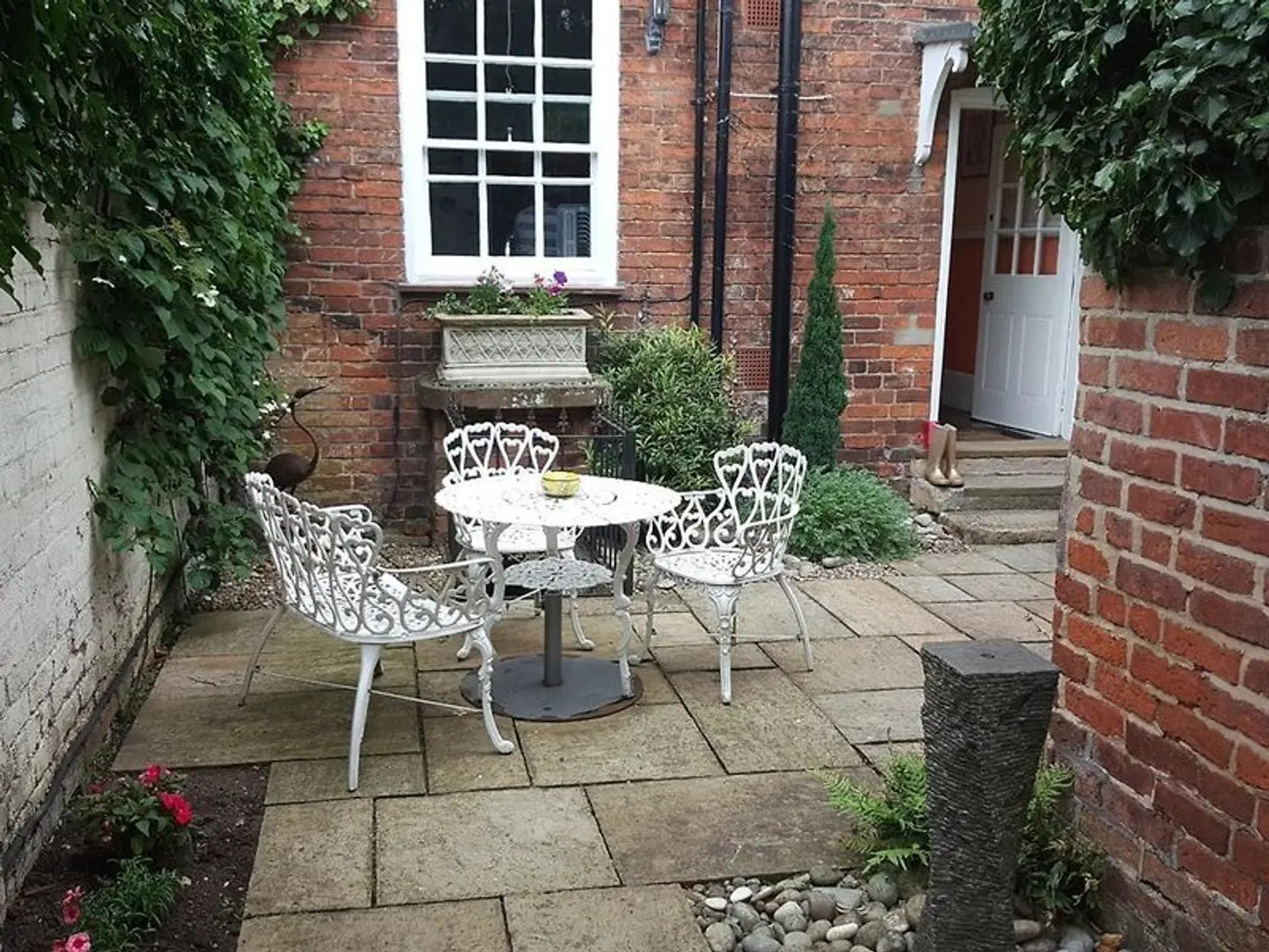 The Red House Terrasse