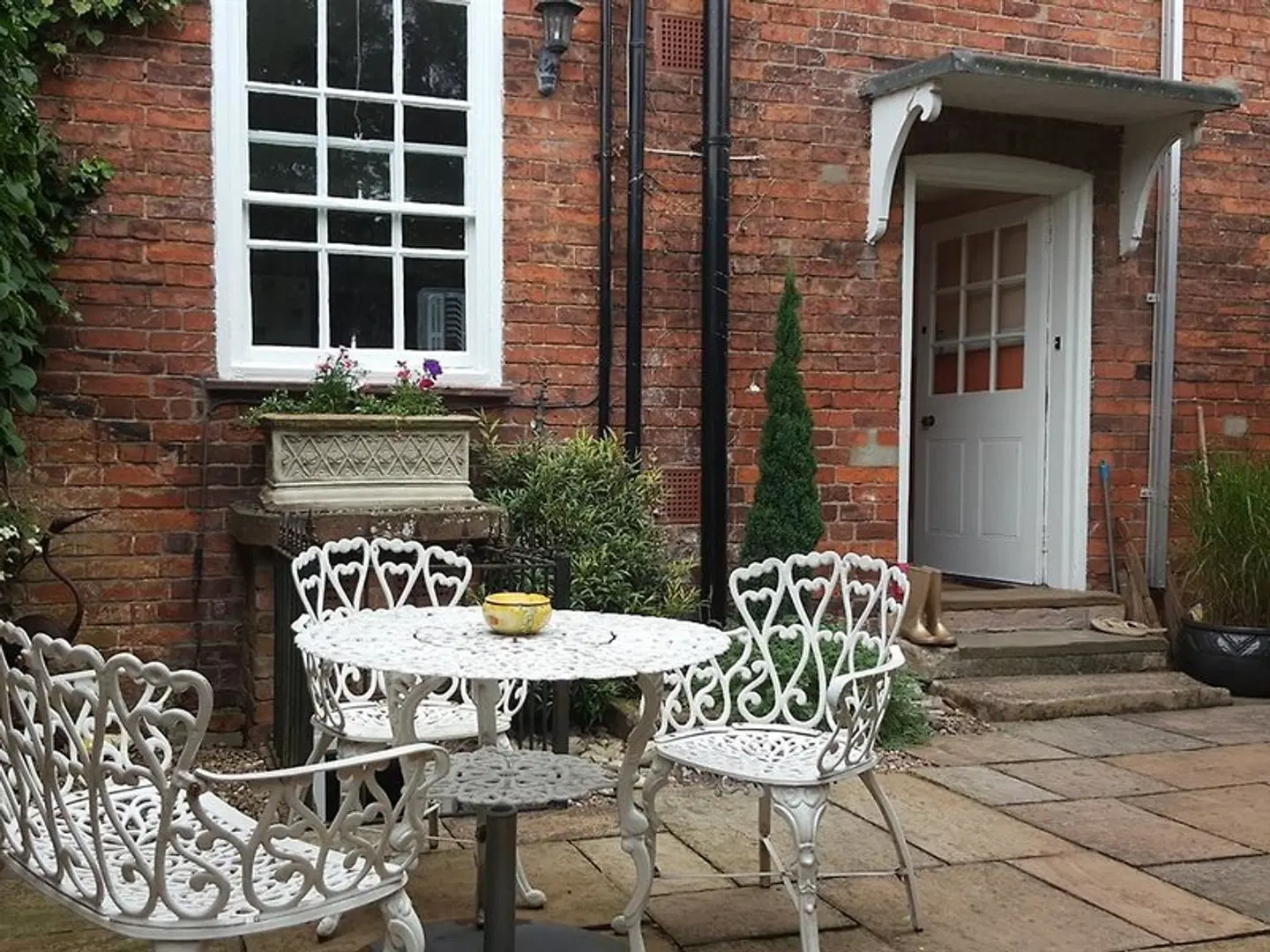 The Red House Terrasse