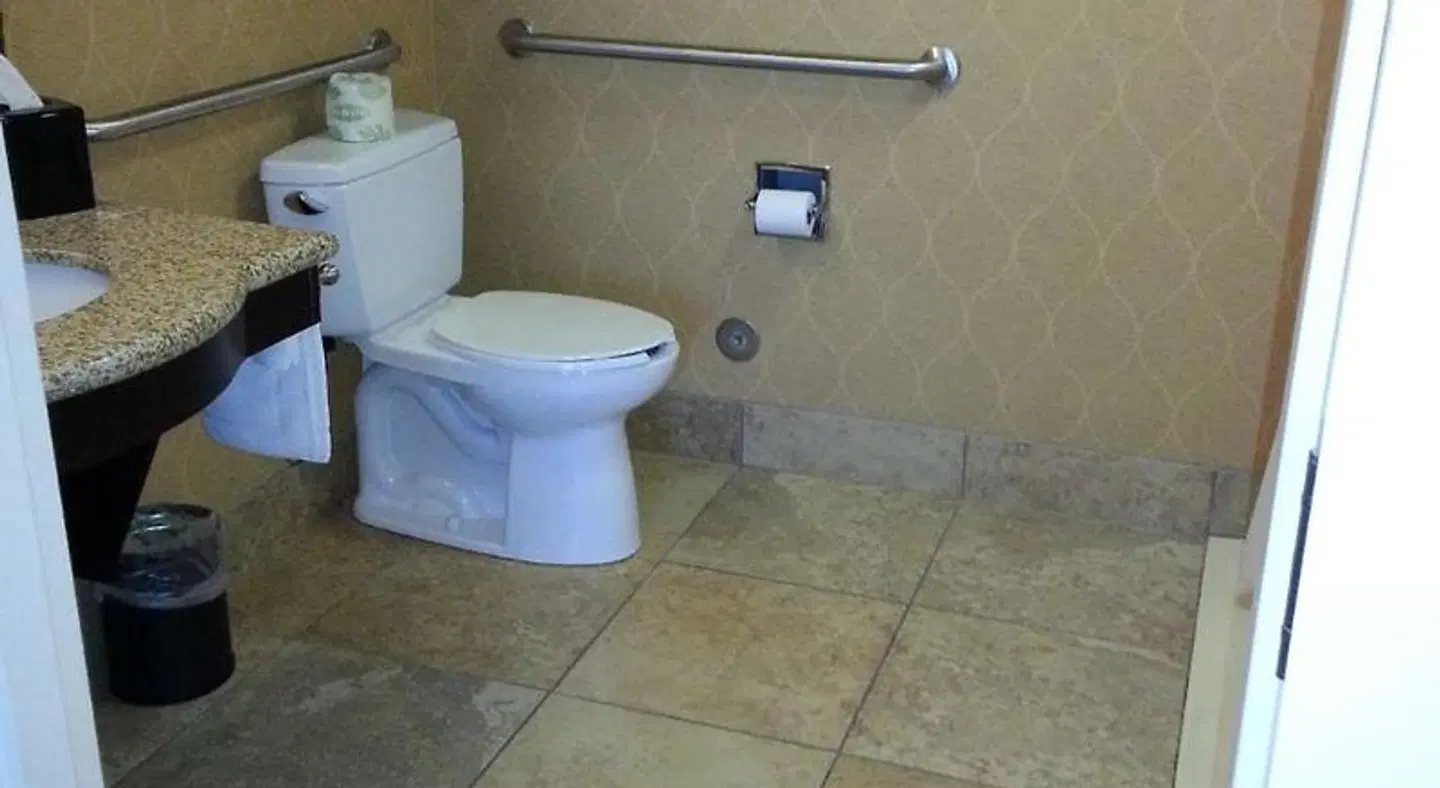 Hampton Inn & Suites Sevierville @ Stadium Drive Badezimmer