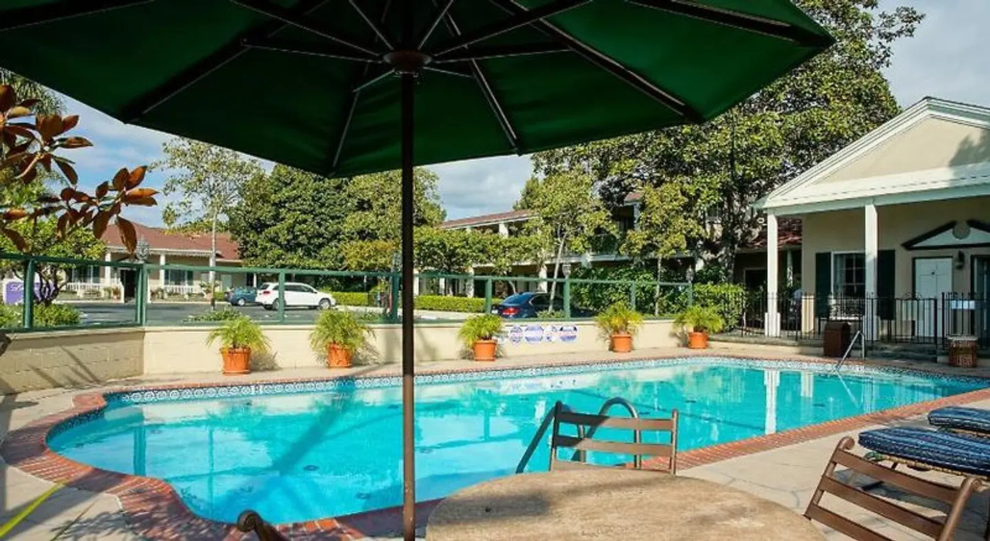 Lavender Inn by the Sea OUTDOOR_POOL
