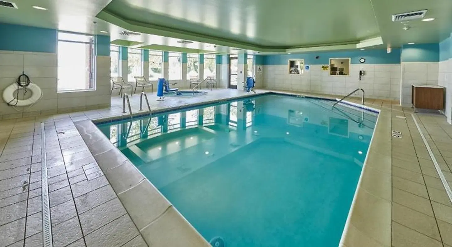 Holiday Inn Express & Suites Medford-Central Point by IHG Hallenbad
