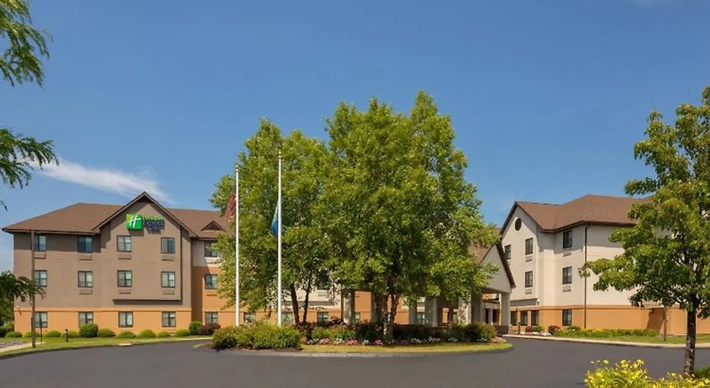 Holiday Inn Express & Suites Bradley Airport by IHG EXTERIOR