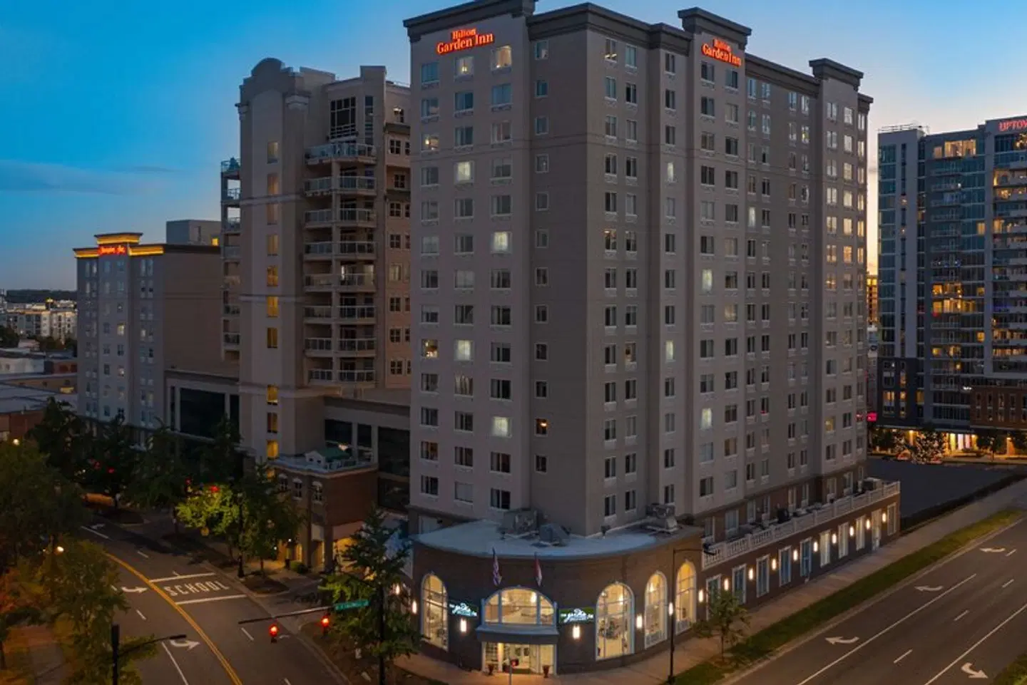 Hilton Garden Inn Charlotte Uptown EXTERIOR