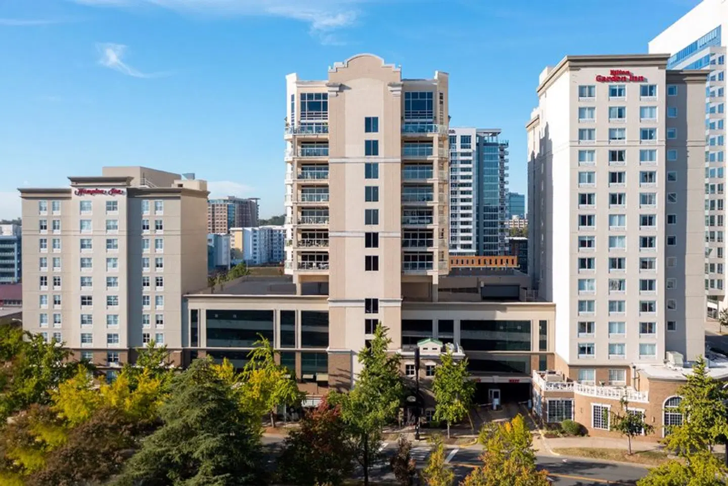 Hilton Garden Inn Charlotte Uptown EXTERIOR