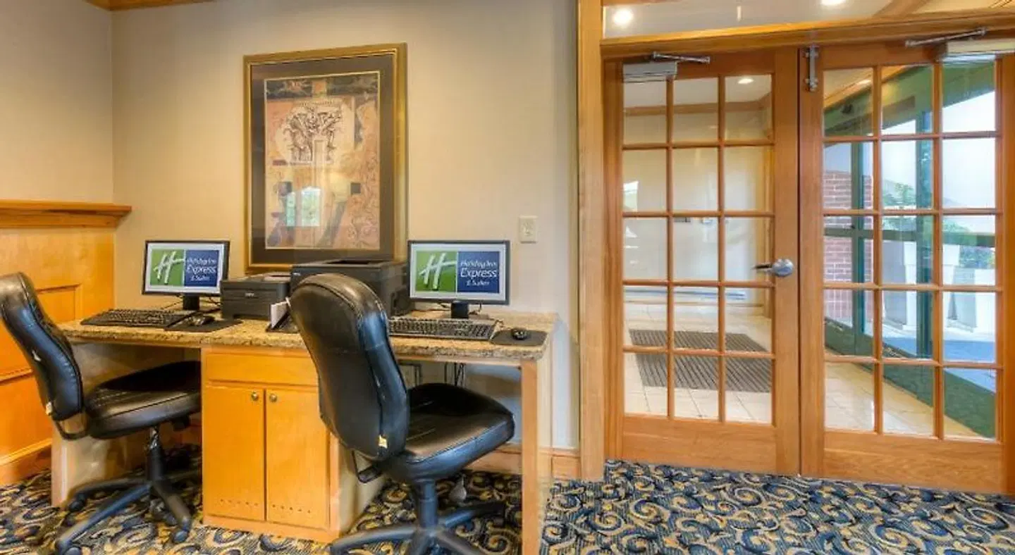 Holiday Inn Express & Suites Memphis Southwind by IHG ROOM_EXAMPLE