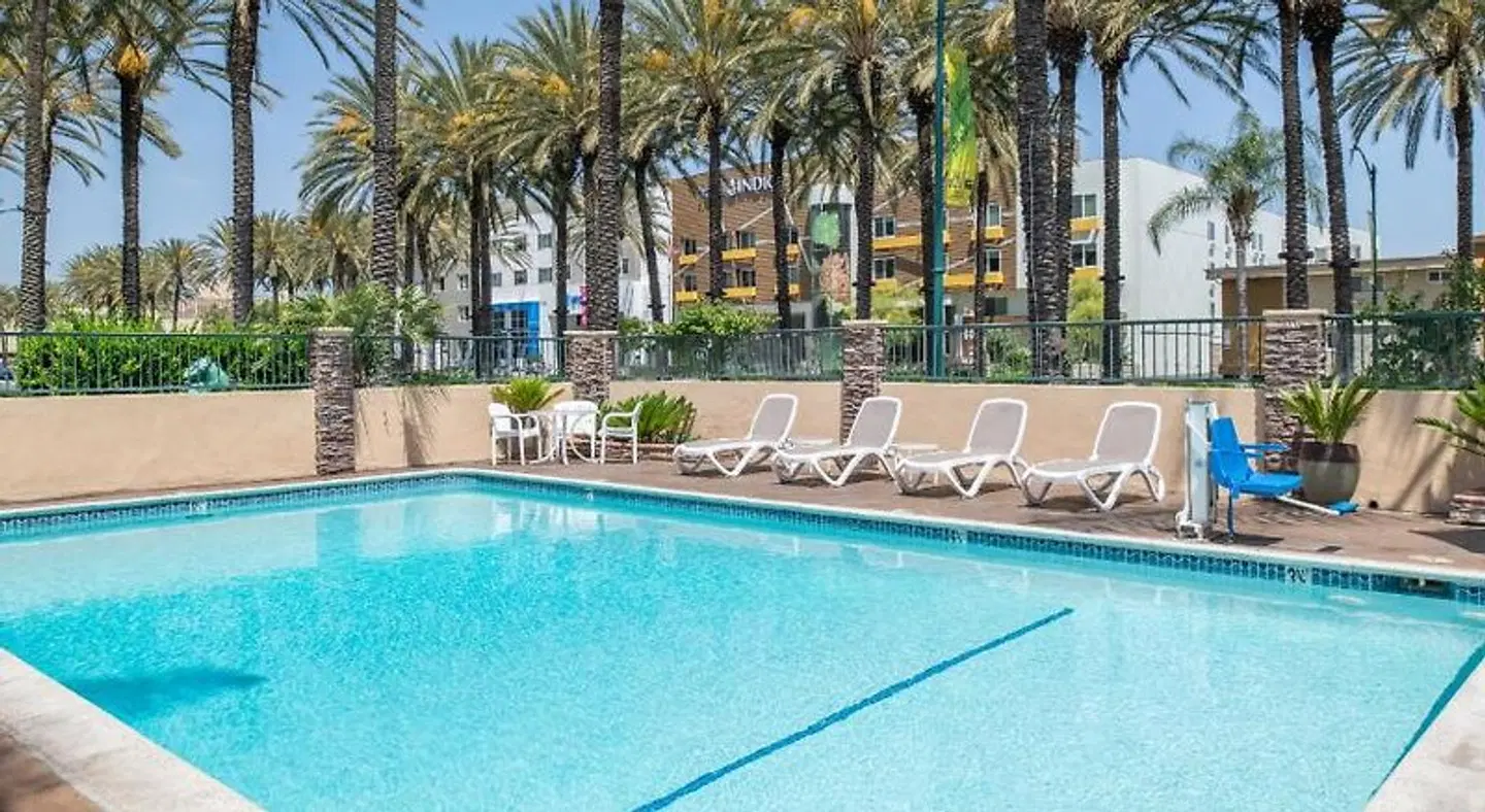 Anaheim Islander Inn & Suites OUTDOOR_POOL