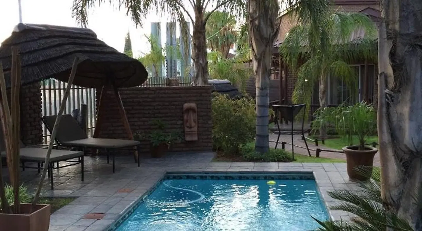 Country Lodge OUTDOOR_POOL