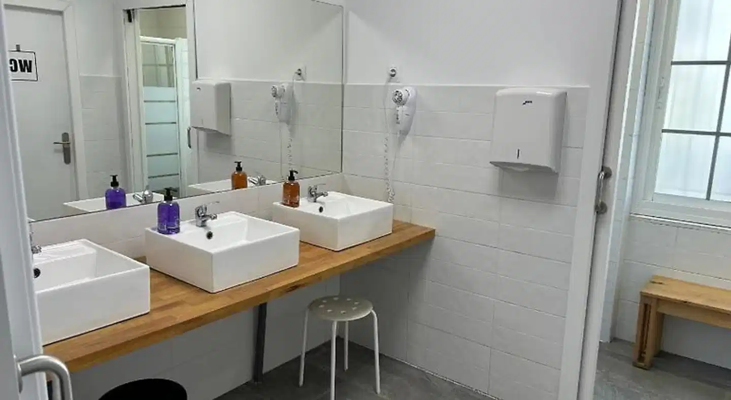 Albergue SCQ Badezimmer