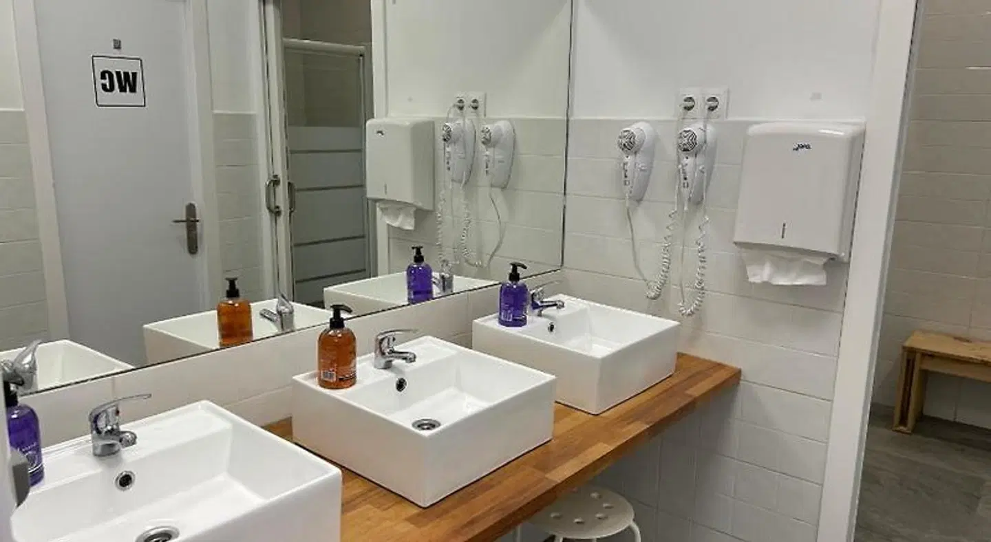 Albergue SCQ Badezimmer