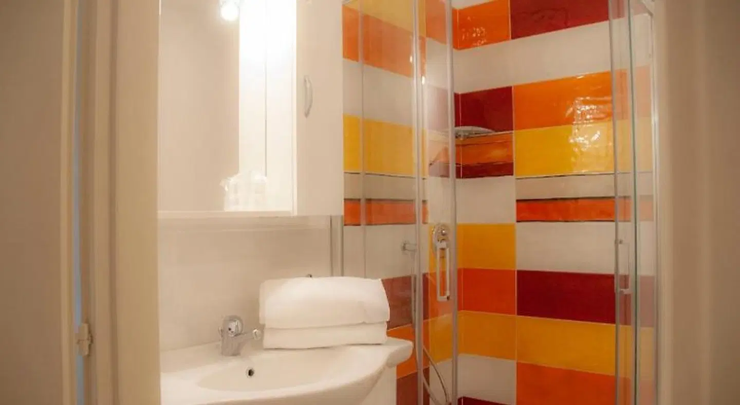 Sorrento Comfort Rooms Badezimmer