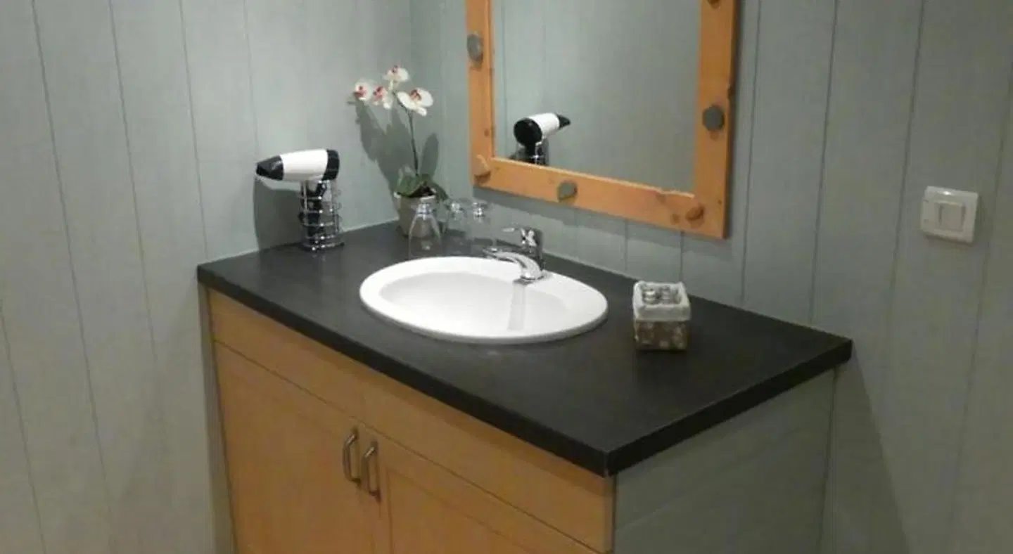Les Gragniotes Badezimmer
