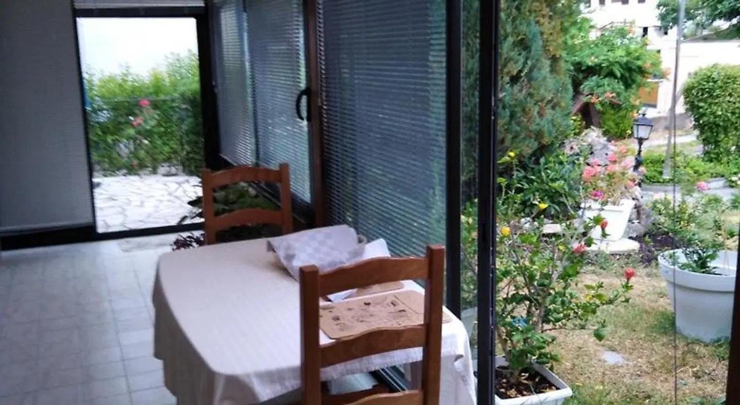 chez Myla chambre avec tv ecran plat Badezimmer