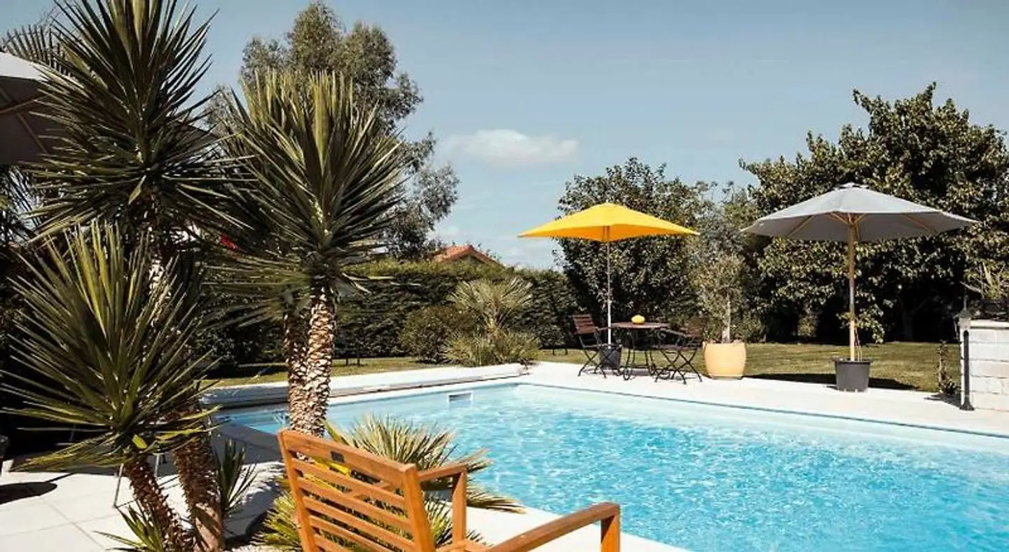 Merveilleuse Chambre La Perle Rouge OUTDOOR_POOL