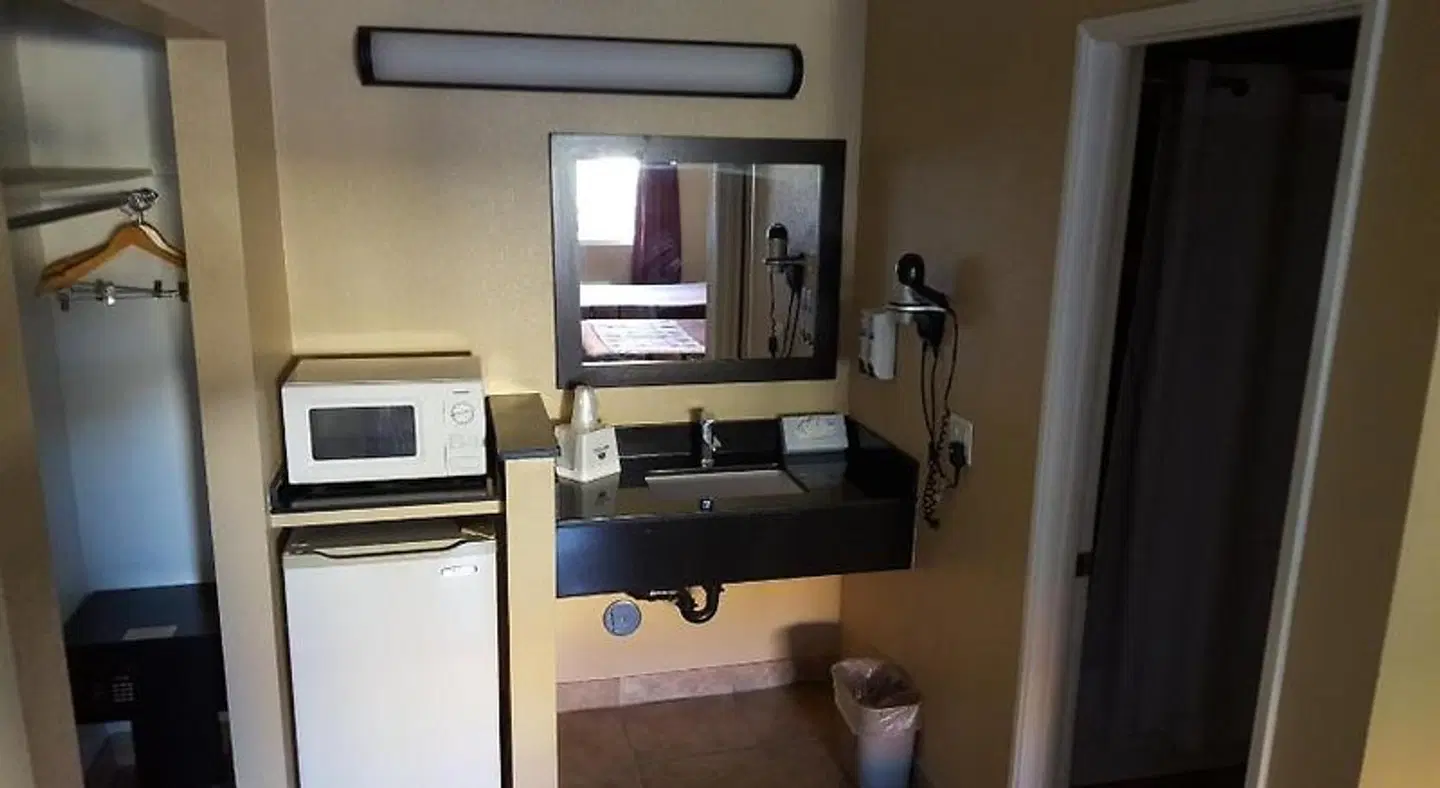 Americas Best Value Astoria Inn & Suites ROOM_EXAMPLE