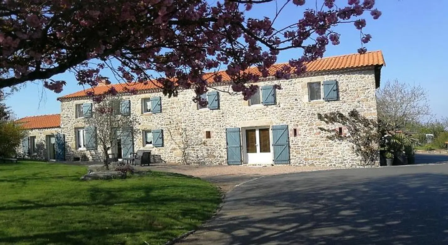 Le Chiron de La Roche EXTERIOR