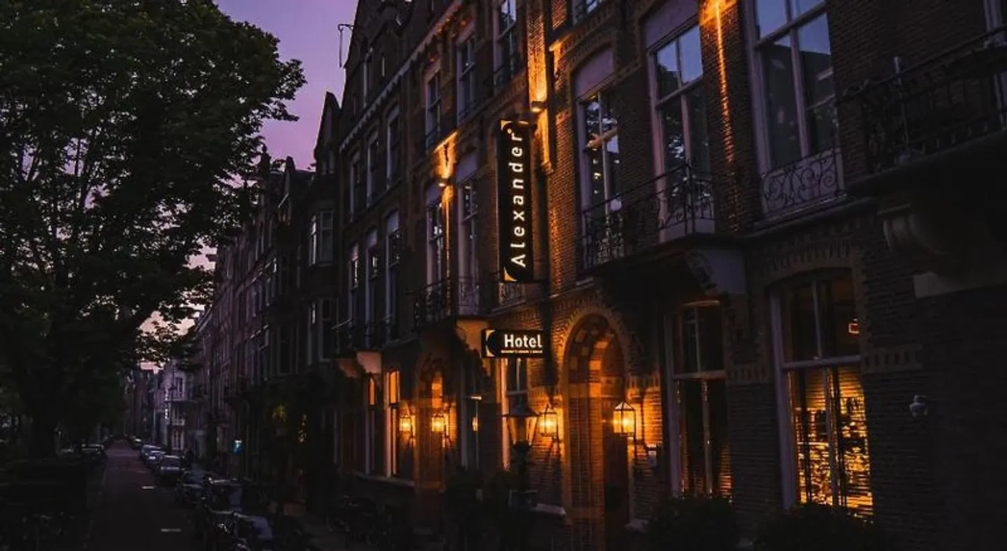 Alexander EXTERIOR
