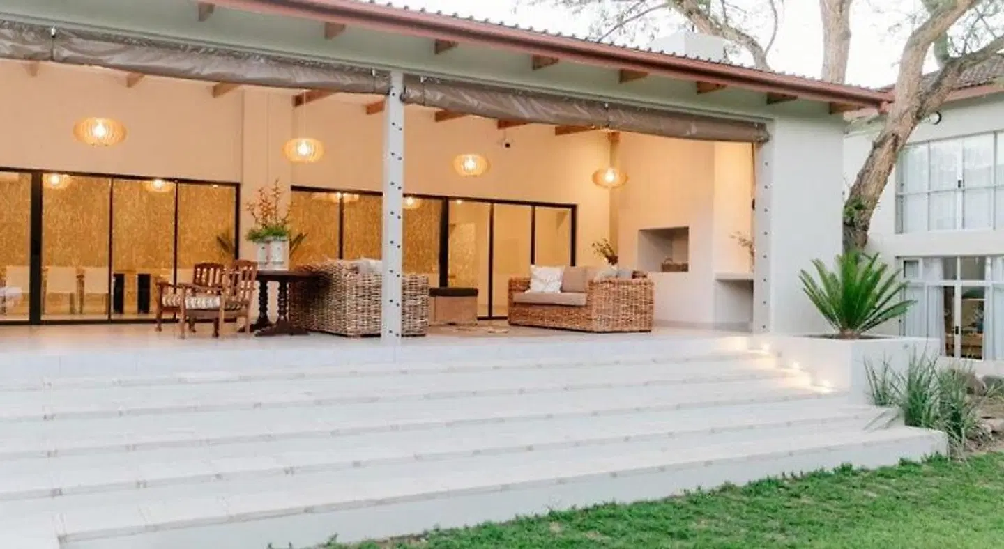 Elegant Lodge EXTERIOR