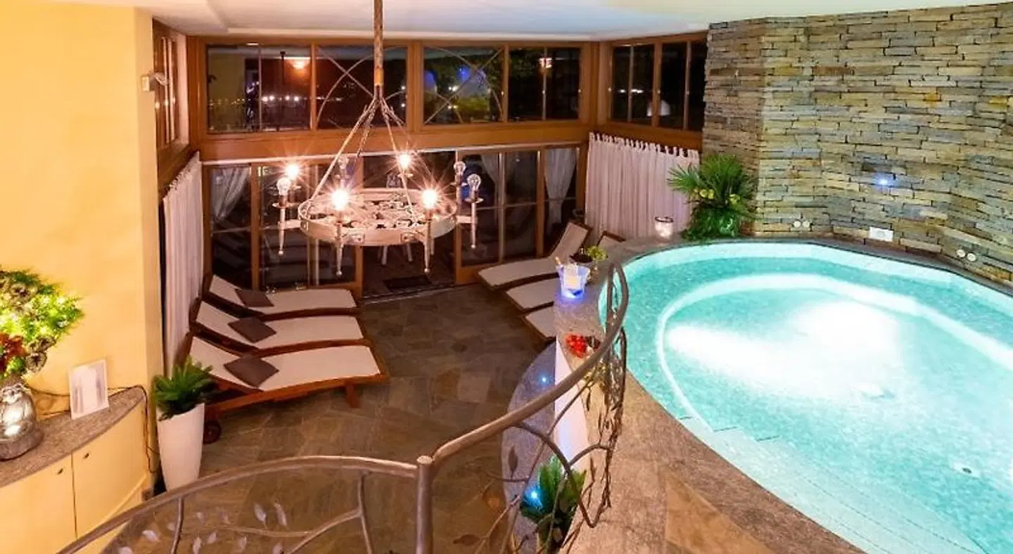 Villa Quercia Hallenbad