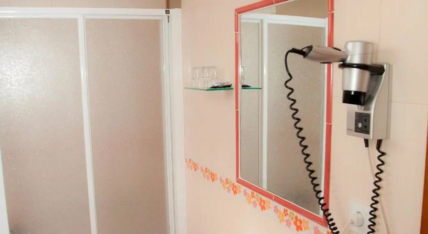 Hostal París Badezimmer