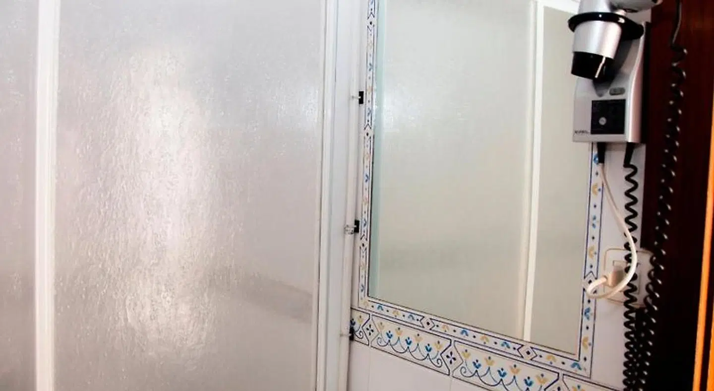 Hostal París Badezimmer