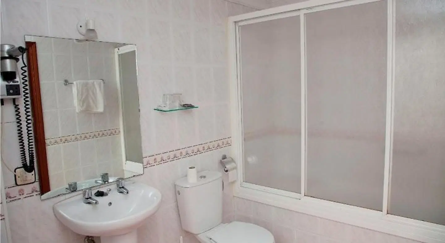 Hostal París Badezimmer
