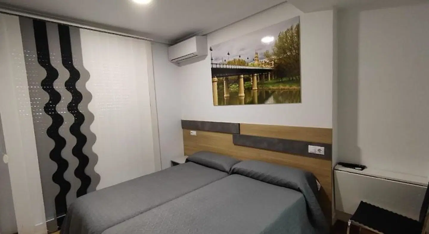 Hostal Rioja Condestable ROOM_EXAMPLE