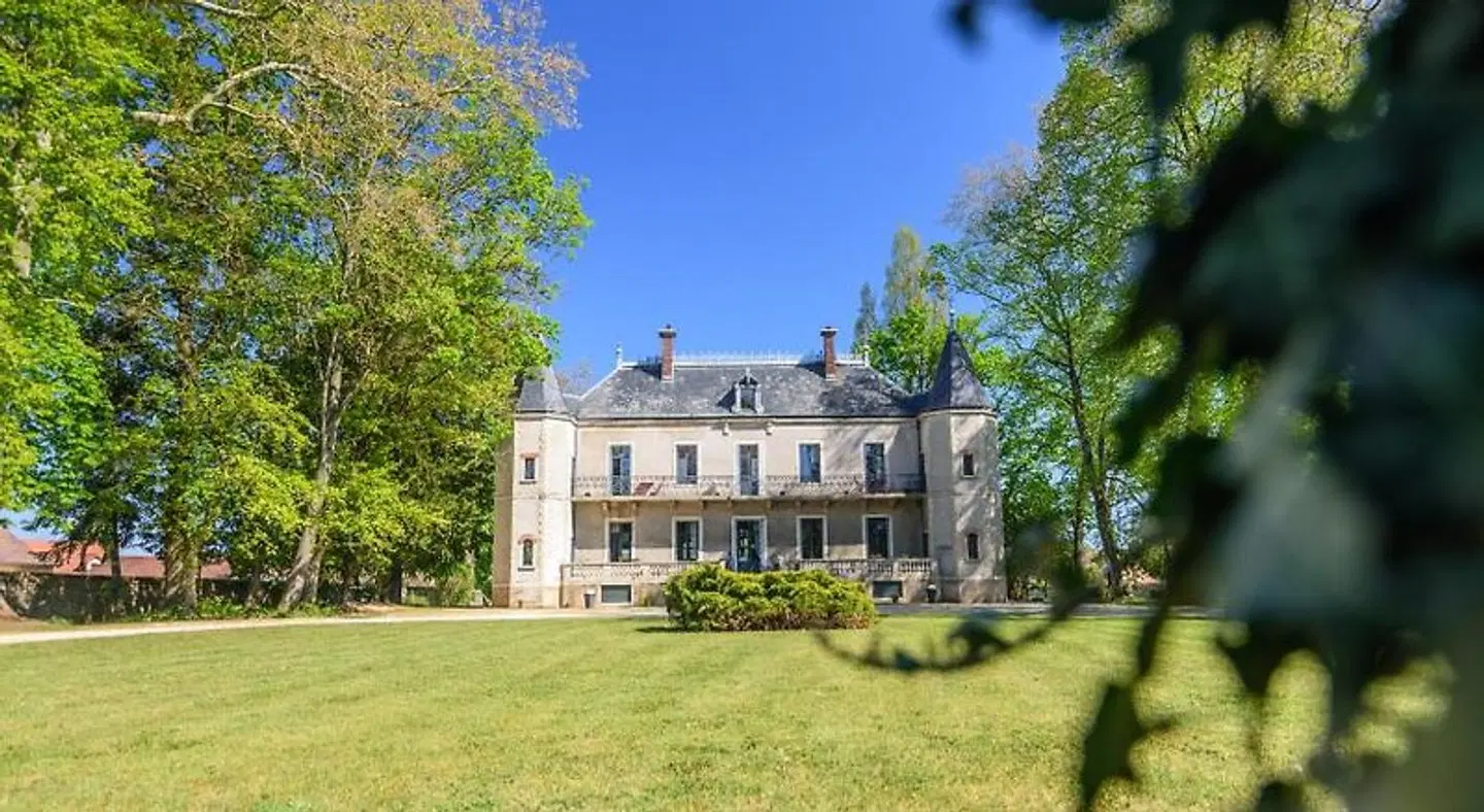 Château de la Villeneuve EXTERIOR