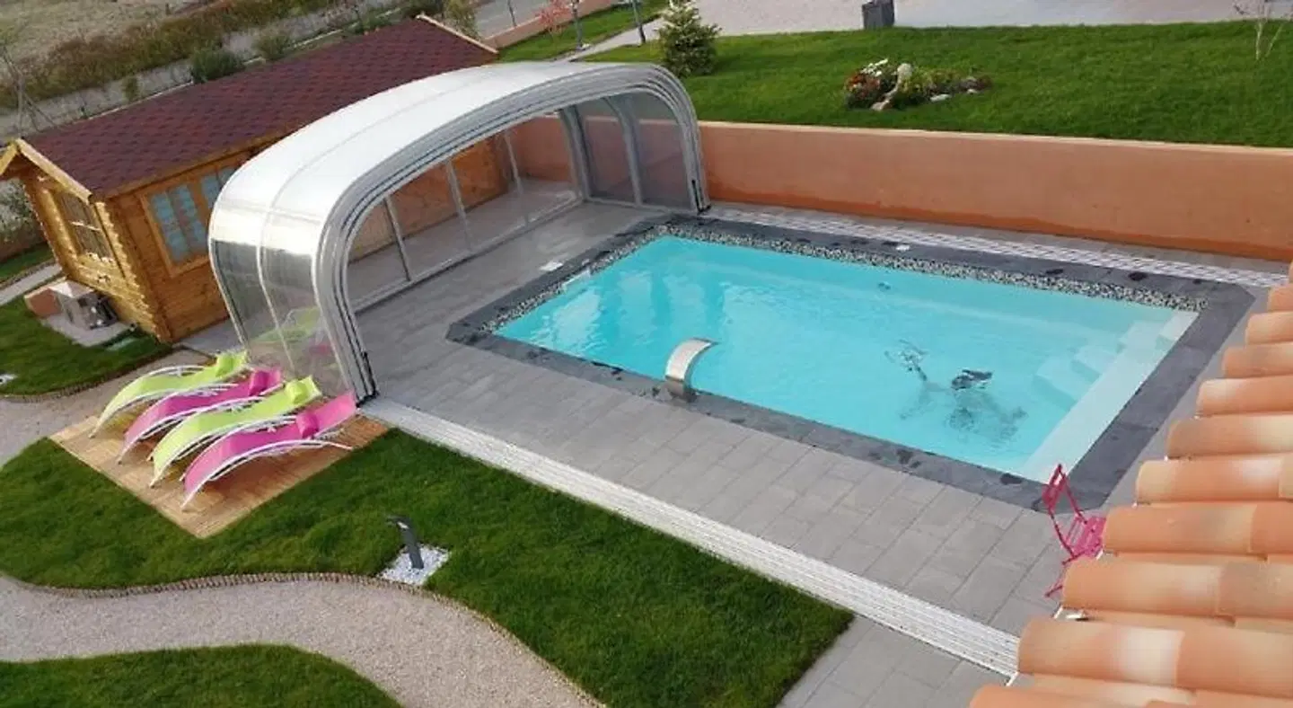 Chambre d'Hotes Source de la St Baume OUTDOOR_POOL