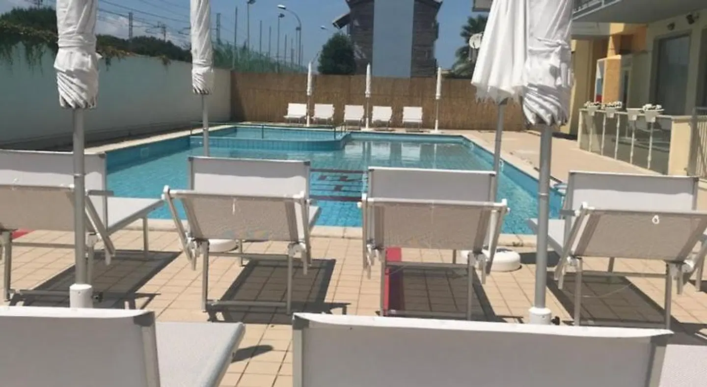 HOTEL ROYAL OUTDOOR_POOL