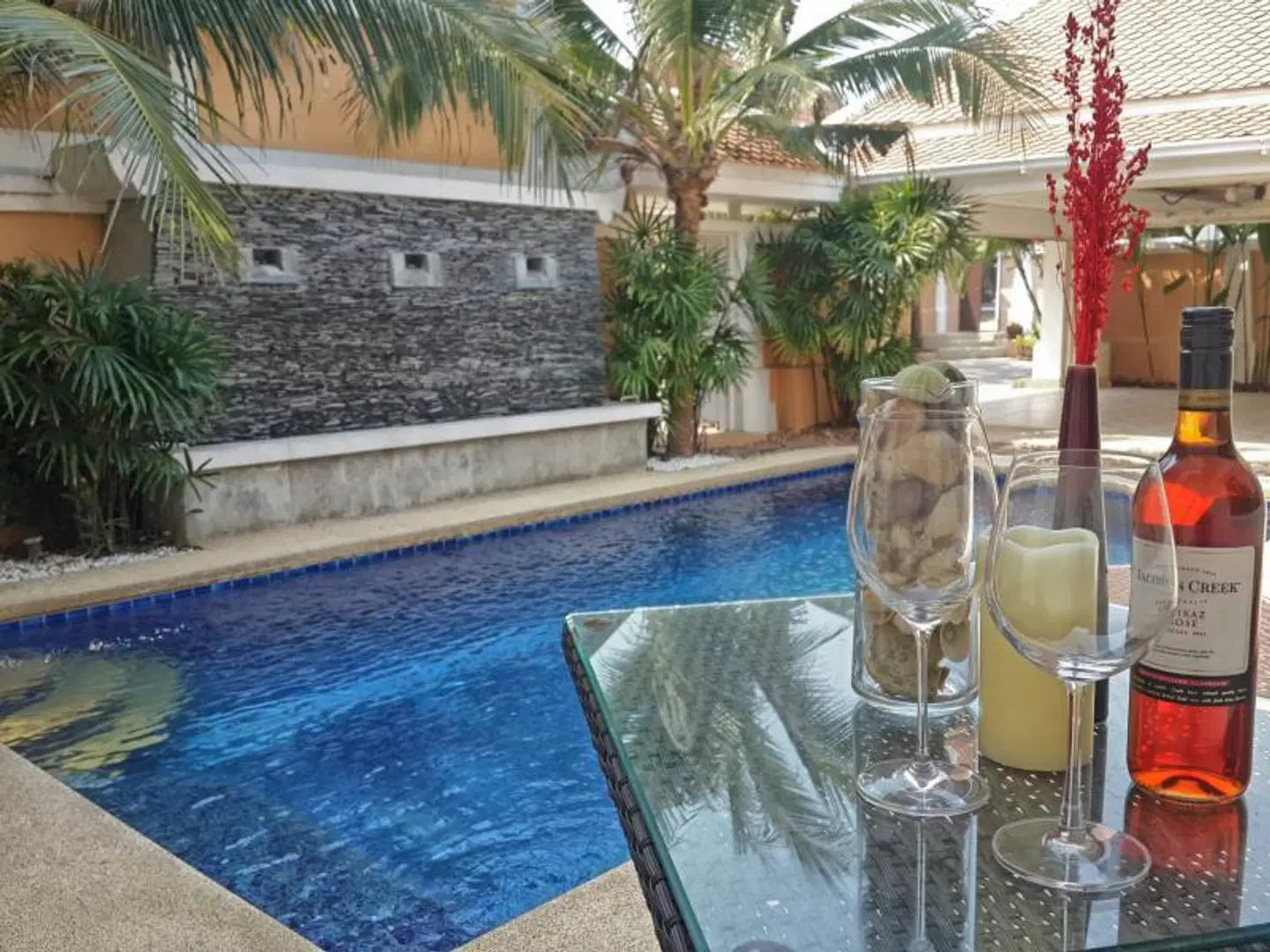 Tropicana Pool Villa Terrasse