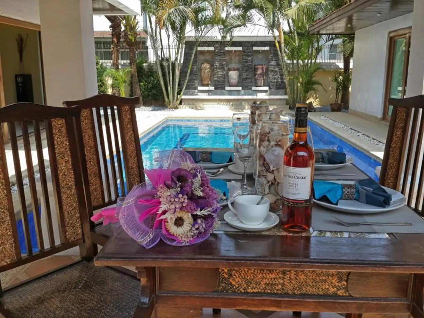 Tropicana Pool Villa Restaurant