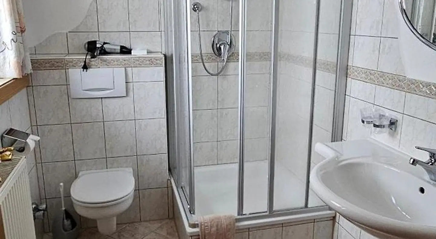Garni Pramstraller Badezimmer